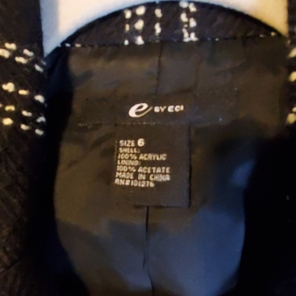 Blazer - Picture 3 of 4